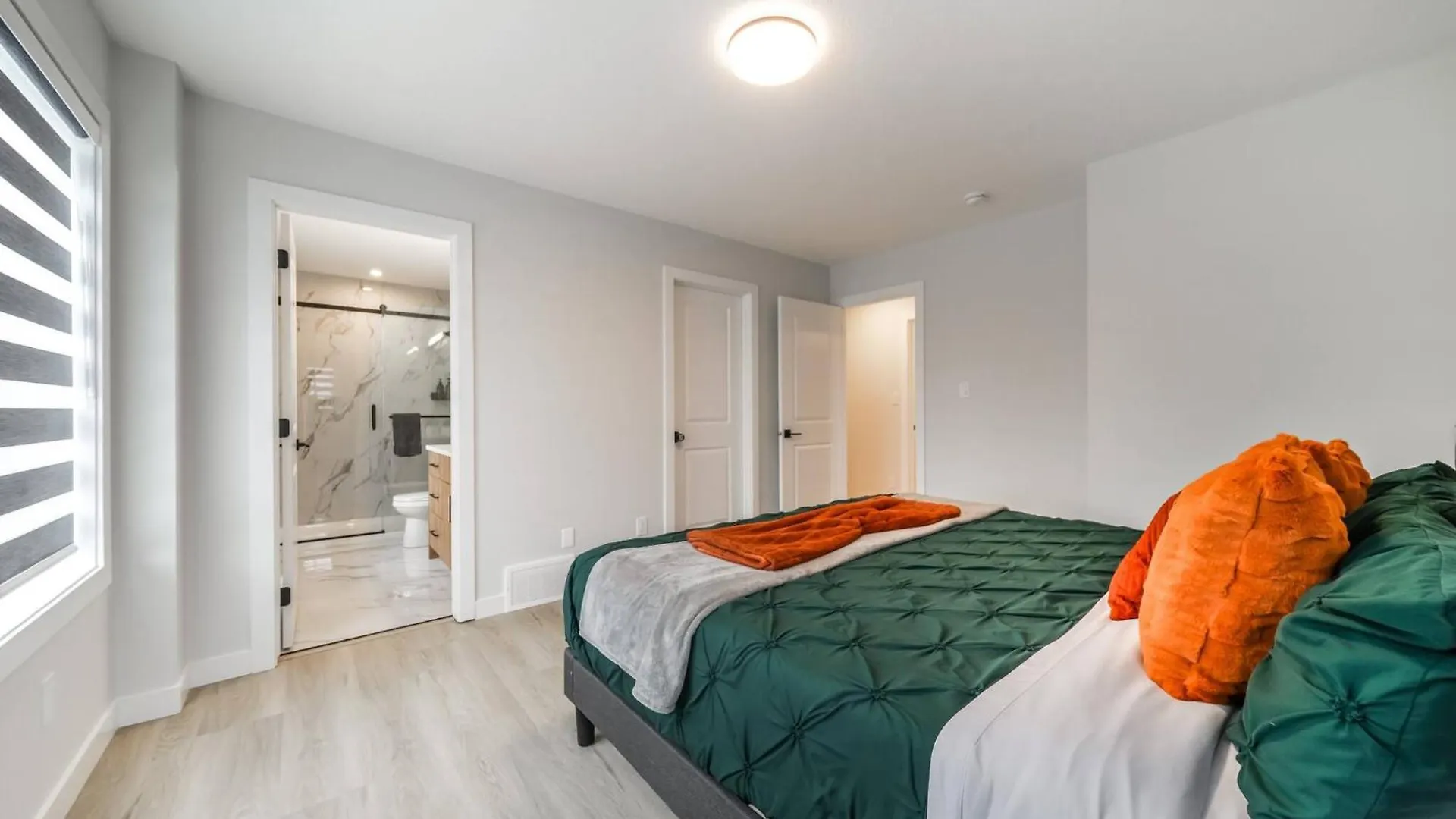 Exoticlushquietretreatkingbed|Wifi|Parking|Wem Villa Edmonton Holiday home